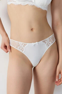 Hipster En Microfibre Et Dentelle