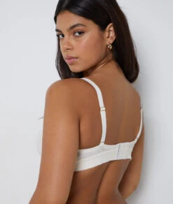 Soutien-gorge N.8 - Le Triangle Sans Armatures 8 Soutien-gorge N.8 - Le Triangle Sans Armatures -Boutique De Mode Luxe 653086680 a