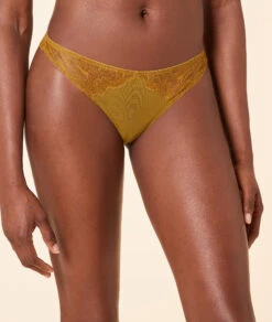 String En Tulle Et Dentelle