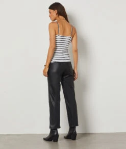 Pantalon 7/8 En Simili Cuir 8 Pantalon 7/8 En Simili Cuir -Boutique De Mode Luxe 653717005 a