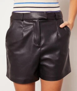 Short En Simili Cuir
