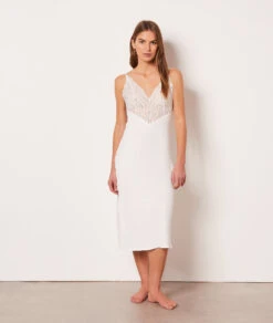 Nuisette Longue Broderie Anglaise 9 Nuisette Longue Broderie Anglaise -Boutique De Mode Luxe 653892601 6